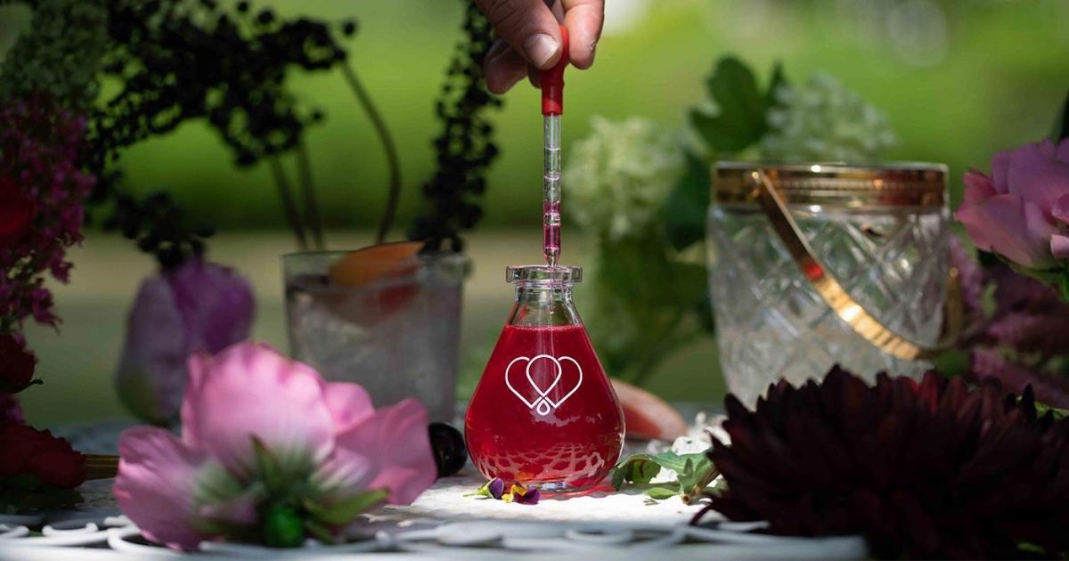 Discover 'Vaccin D'Amour' and have your drink infused with love!