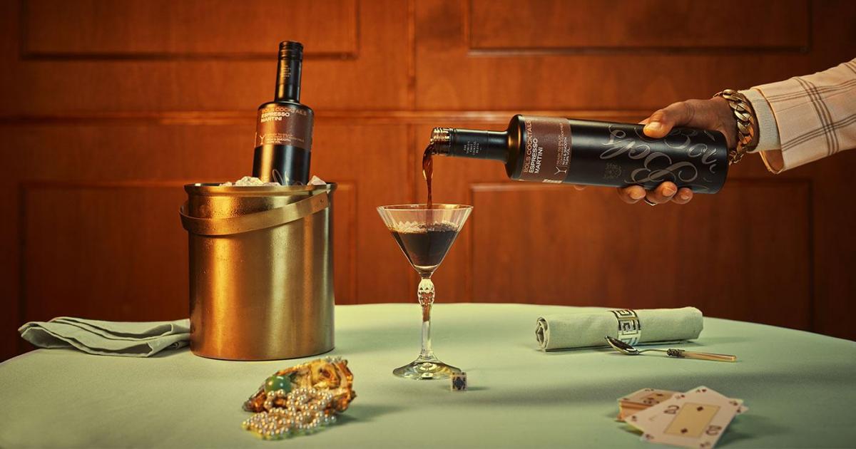 Erleben Sie den doppelten Kick dieses Bols 'Servierfertiger' Cocktails...auch im Taschenformat!