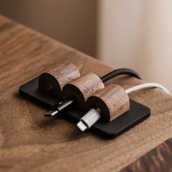 Oakywood Magnetyczny uchwyt na kabel - orzech