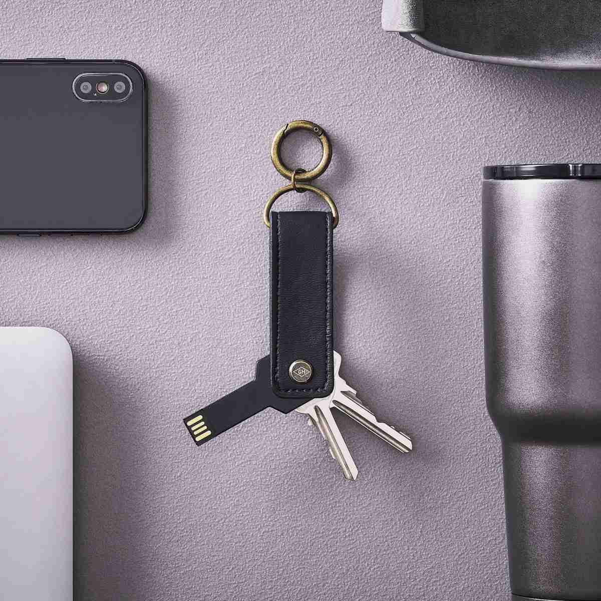 Schlüsselaufbewahrung mit USB-Stick