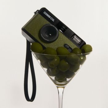 35mm Co The Reloader Wiederverwendbare Filmkamera - Olive Martini