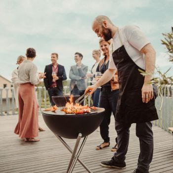 Höfats Bowl Feuerschale 57 mit Stativ