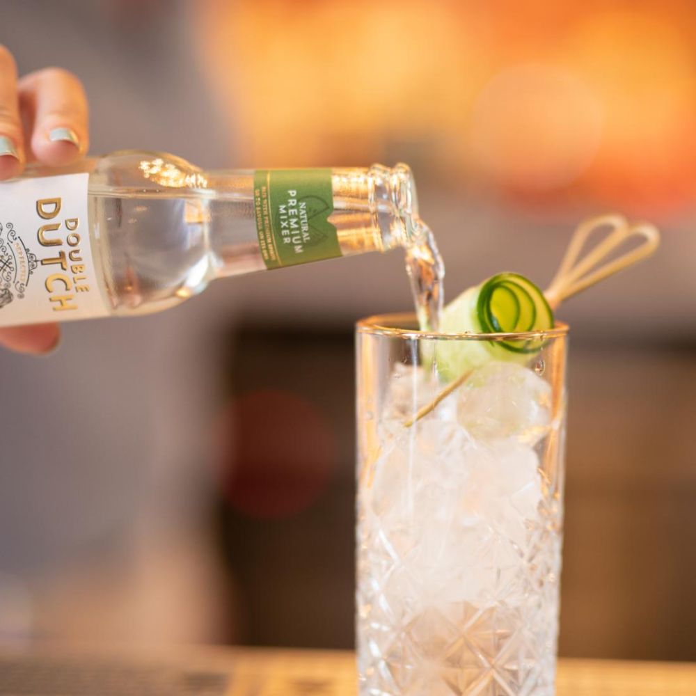 The Ultimate Limoncello Tonica Box with tonic and limonchillo