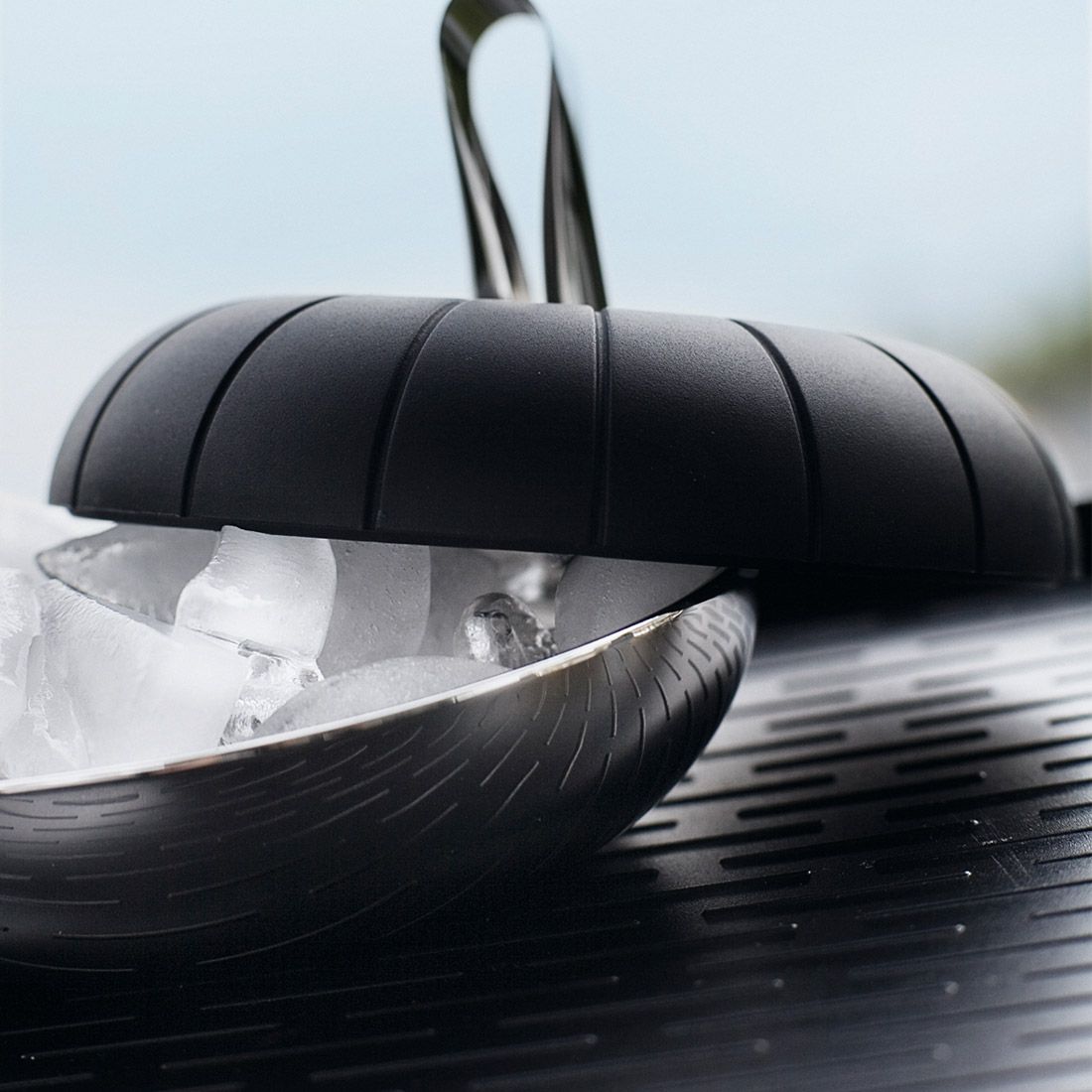 Eva Solo 3-in-1 ice cube cooler - with tong